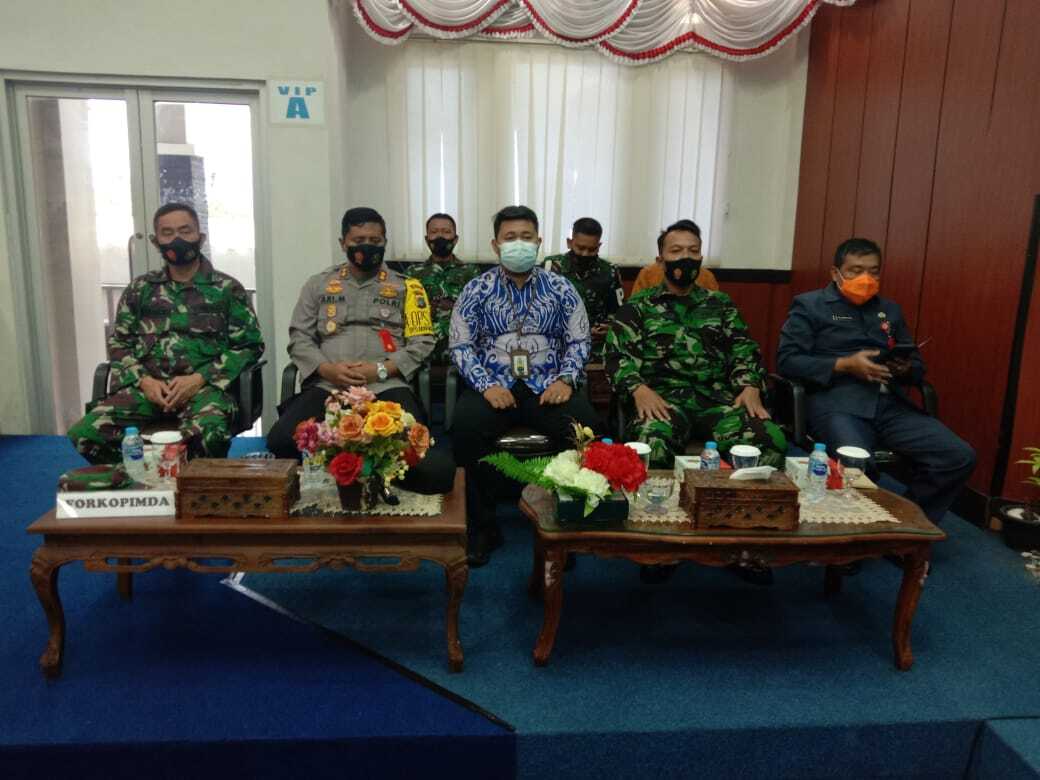 rapat dprd 3